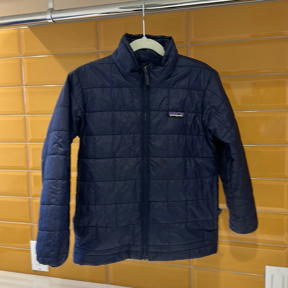 Boys’ Nano Puff Jacket, Navy, Size XS, Lightweight and great for layering.